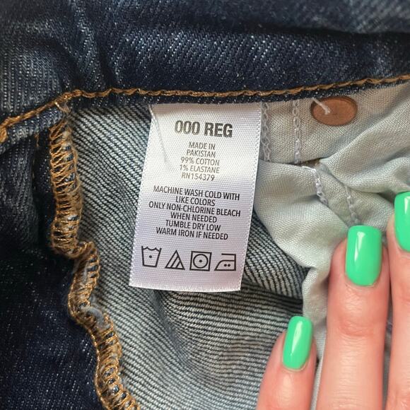 Aeropostale Dark Wash Distressed Mom Jean Size 000 Reg - Picture 4 of 12